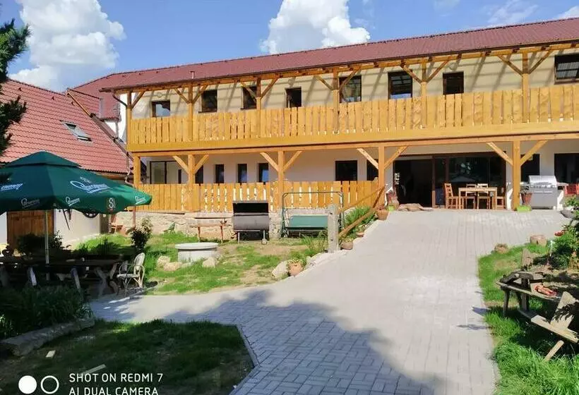 Majatalo Soukromá Rezidence Pohádková Usedlost Lovětín
