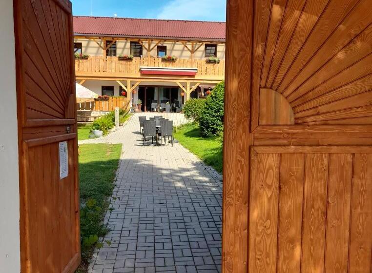 פנסיון Soukromá Rezidence Pohádková Usedlost Lovětín