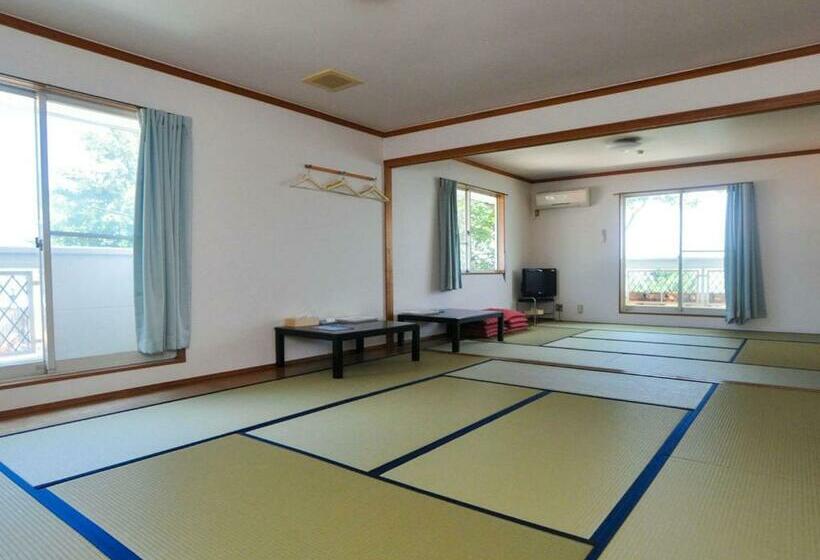 הוסטל Biwa Lakeside Cottage B B Dylan