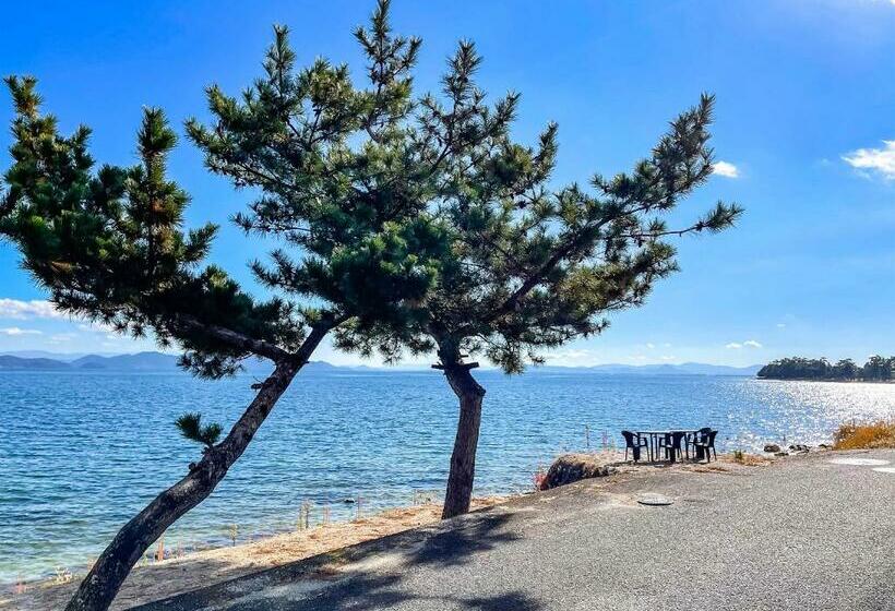 הוסטל Biwa Lakeside Cottage B B Dylan