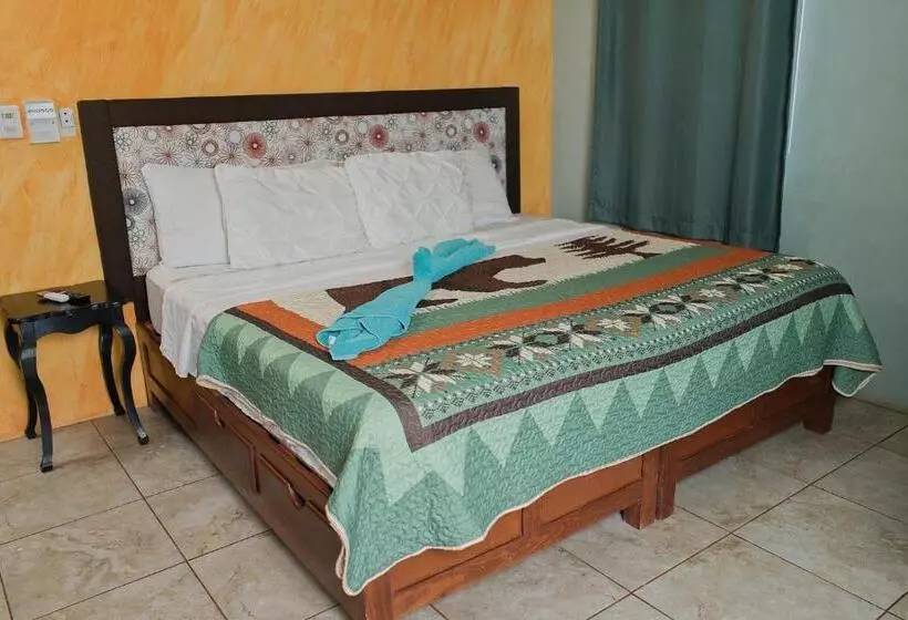 Retkeilymaja Saak Luúm Ruta Puuc