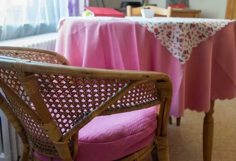 Aamiaismajoitus (B&B) B And B Comme Chez Soi