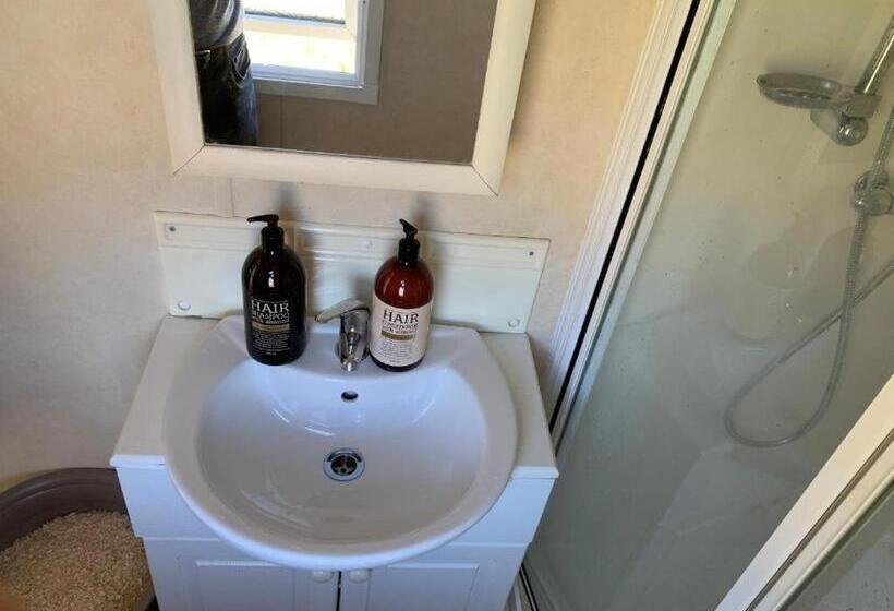 Bed and Breakfast Charming House On Large Property On Vato