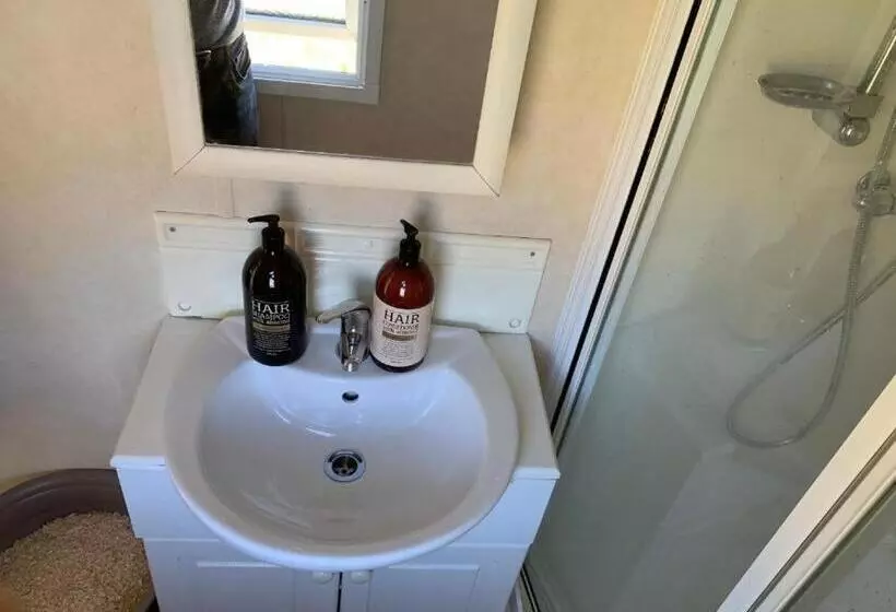 Aamiaismajoitus (B&B) Charming House On Large Property On Vato