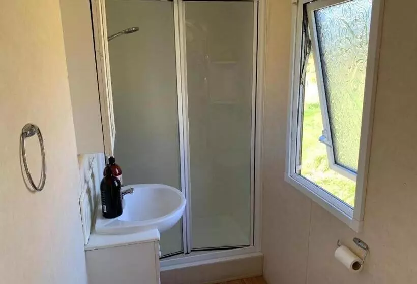 Aamiaismajoitus (B&B) Charming House On Large Property On Vato