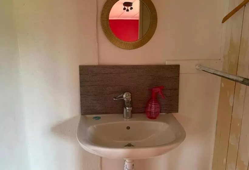 Aamiaismajoitus (B&B) Charming House On Large Property On Vato