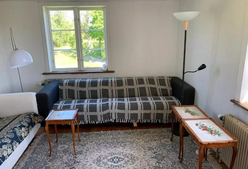 Aamiaismajoitus (B&B) Charming House On Large Property On Vato