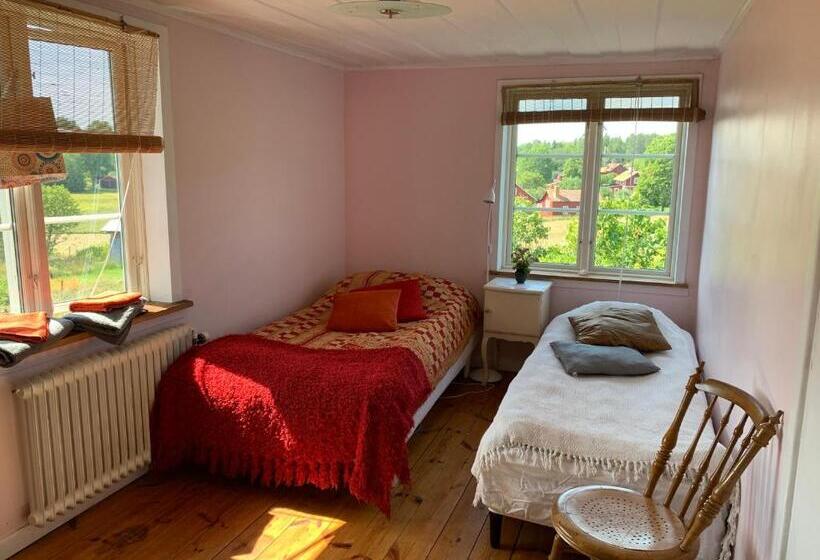 Bed and Breakfast Charming House On Large Property On Vato