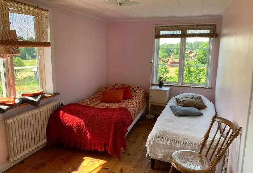 Aamiaismajoitus (B&B) Charming House On Large Property On Vato