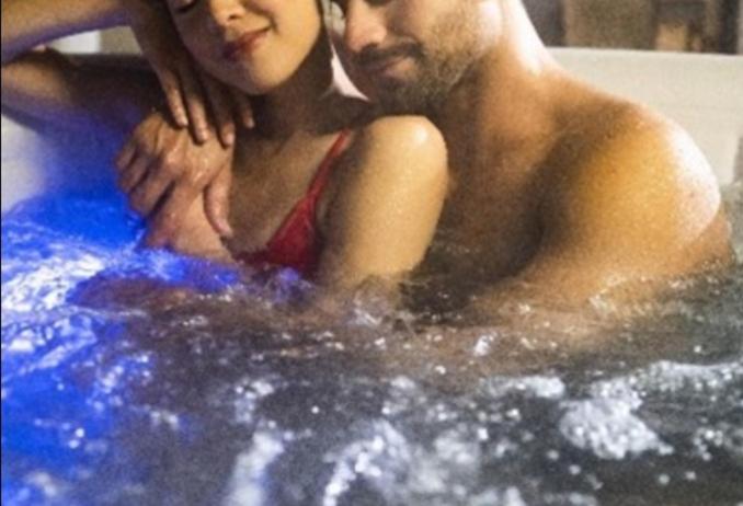 Bed and Breakfast Jacuzzi Massage En Duo, Bouteille De Vin Offerte