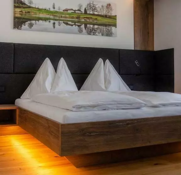 Hotelli Mitten In Der Welt   Gh Roither