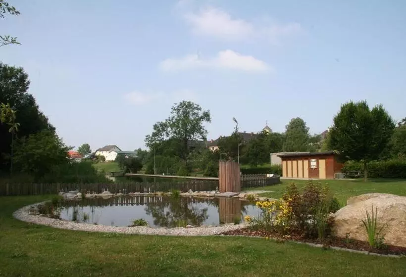 Hotelli Mitten In Der Welt   Gh Roither