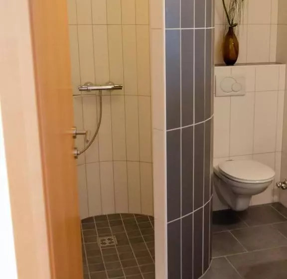 Hotelli Mitten In Der Welt   Gh Roither