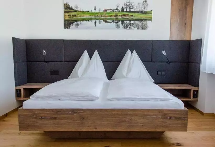 Hotelli Mitten In Der Welt   Gh Roither