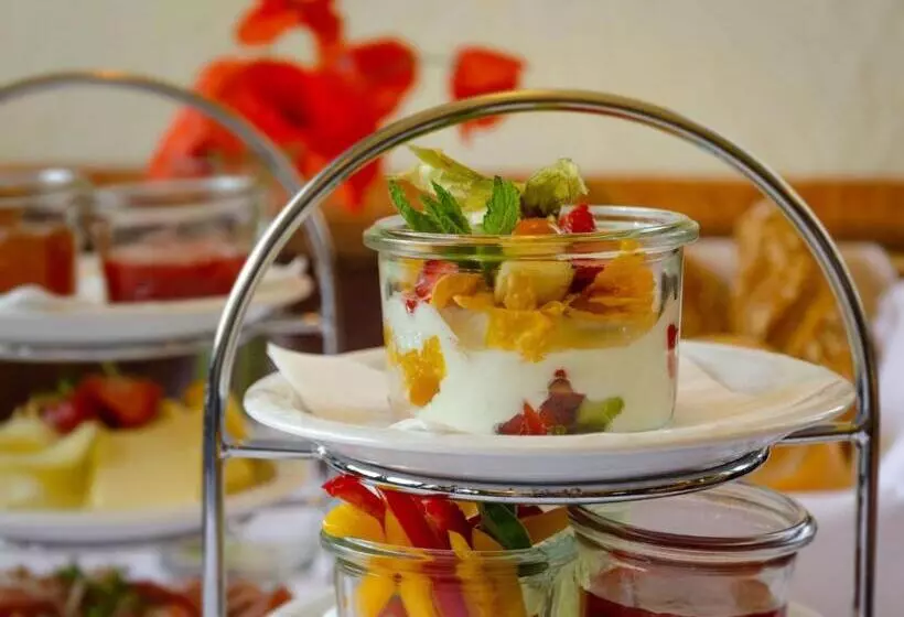 Hotelli Mitten In Der Welt   Gh Roither