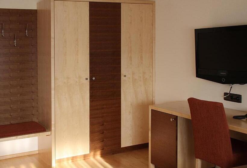 בית מלון כפרי Mitten In Der Welt   Gh Roither