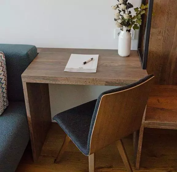 Hotelli Mitten In Der Welt   Gh Roither