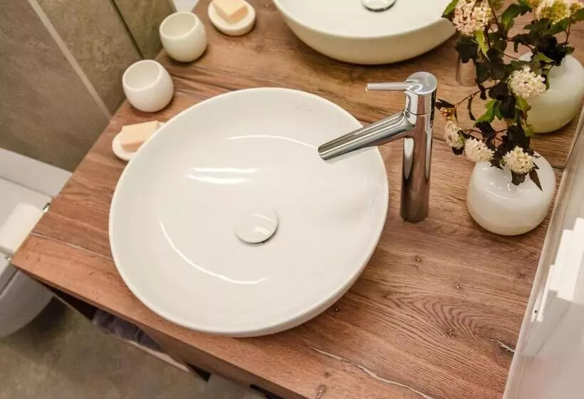 Hotelli Mitten In Der Welt   Gh Roither