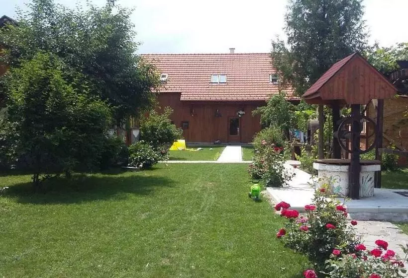 Majatalo Albinuta Guesthouse