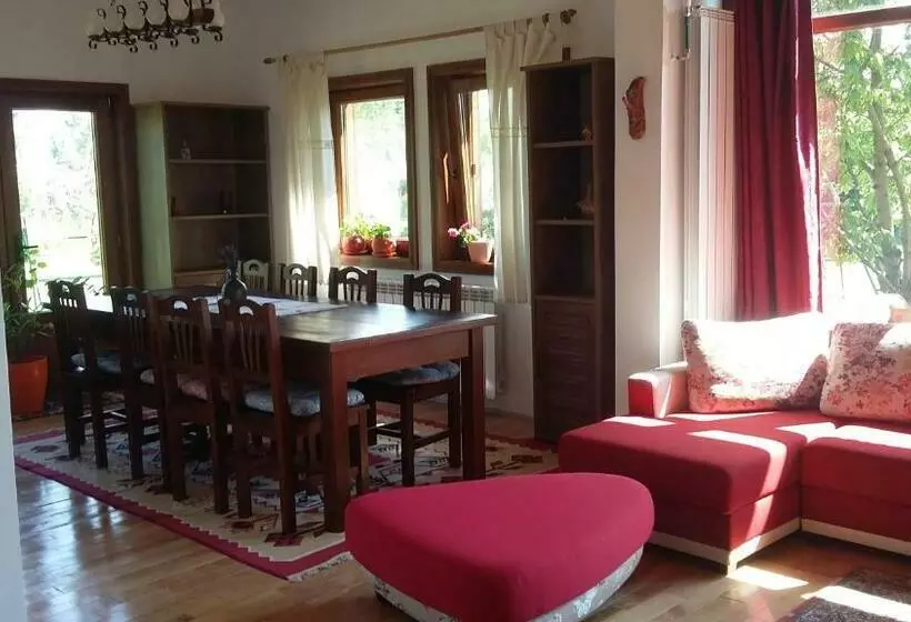 Majatalo Albinuta Guesthouse