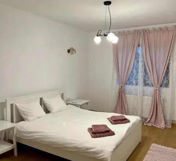 Majatalo Casuta De La Munte