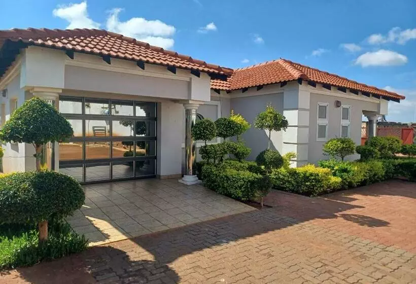 Majatalo Kingdoms Place Guesthouse