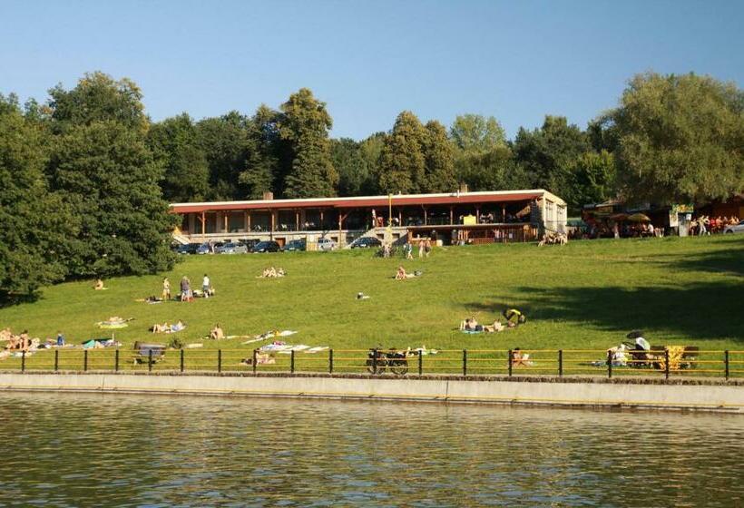 ペンション Restaurace Penzion Pod šumárníkem