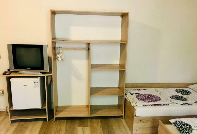 ペンション Restaurace Penzion Pod šumárníkem