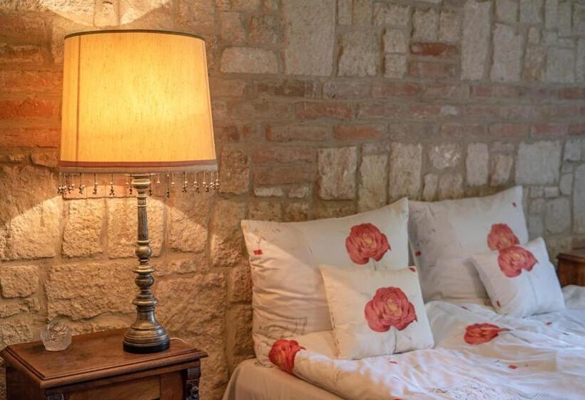 Пансион Svastics Kúria