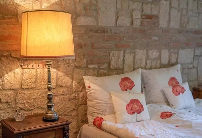 ペンション Svastics Kúria