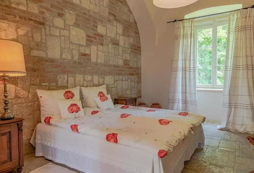 ペンション Svastics Kúria