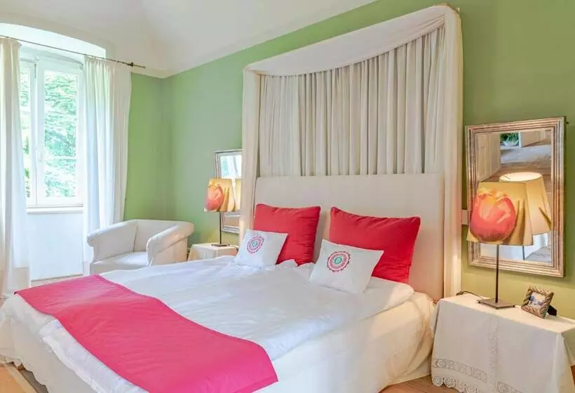 ペンション Svastics Kúria