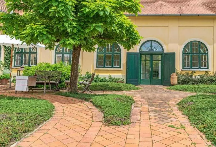 ペンション Svastics Kúria