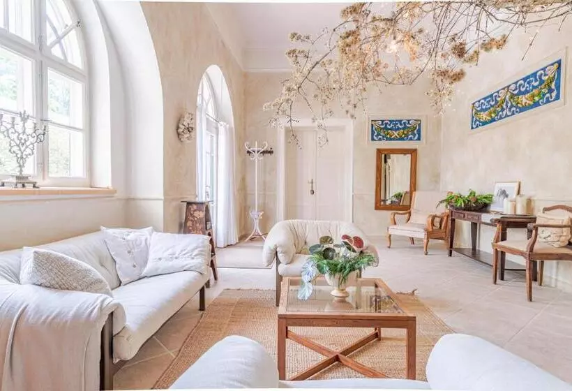 ペンション Svastics Kúria