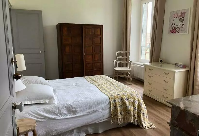 Aamiaismajoitus (B&B) La Maison Du Hommeel