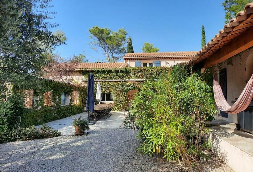 مبيت وإفطار La Salamandre En Provence