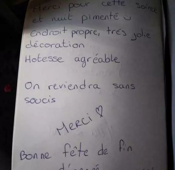 ベッドアンドブレックファースト La Suite Maléfik