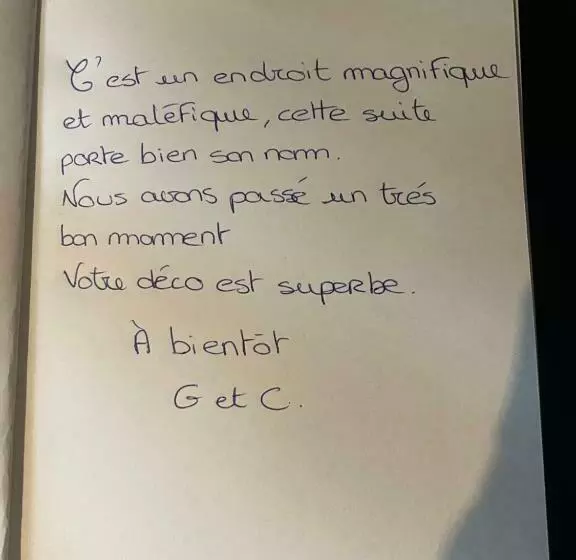 ベッドアンドブレックファースト La Suite Maléfik