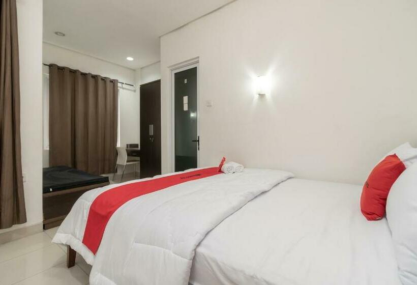 ホテル Reddoorz At Kresek