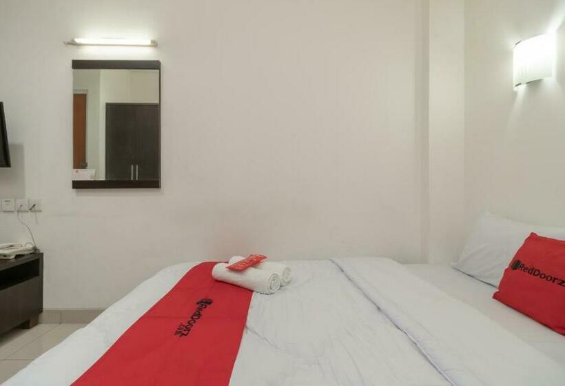 ホテル Reddoorz At Kresek