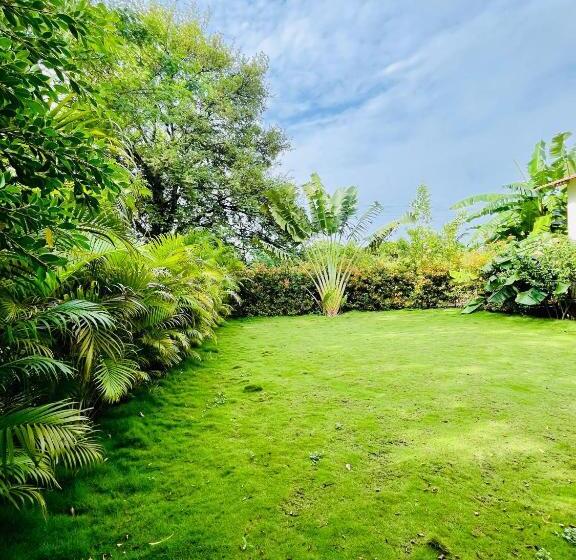 Отель Yugankur Farm House