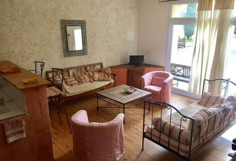 פנסיון Gîte Le Roucoul