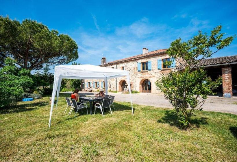 مبيت وإفطار Chambres Et Table D Hôtes Les Jardins De La Longagne