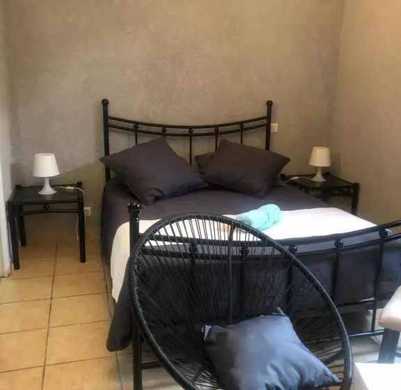 Aamiaismajoitus (B&B) Chez Anidé