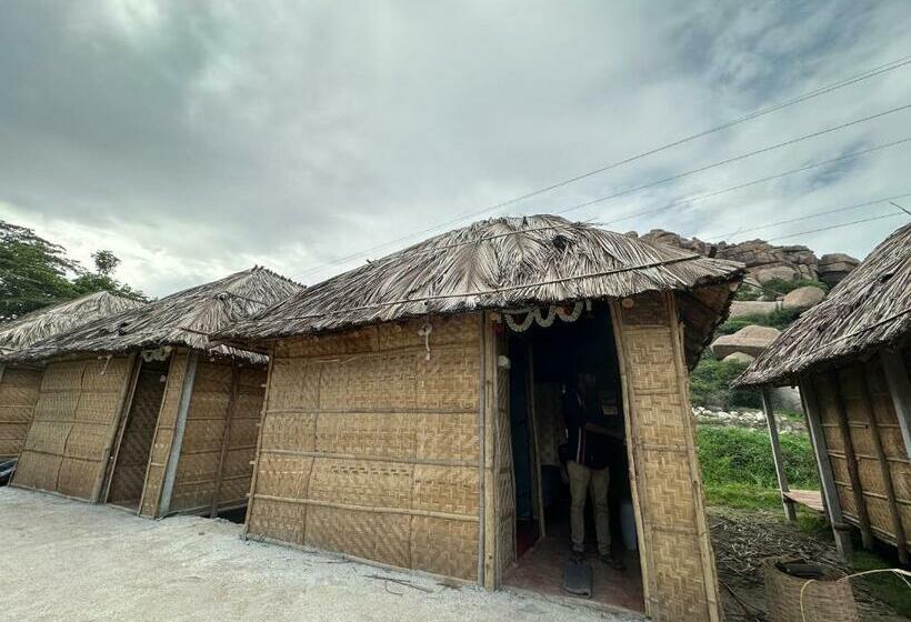 بنسيون The Gravity Cafe  A Unit Of Staychillhampi