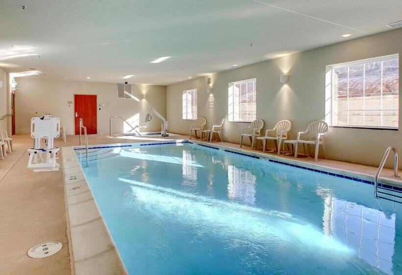 Cobblestone Hotel & Suites Salem