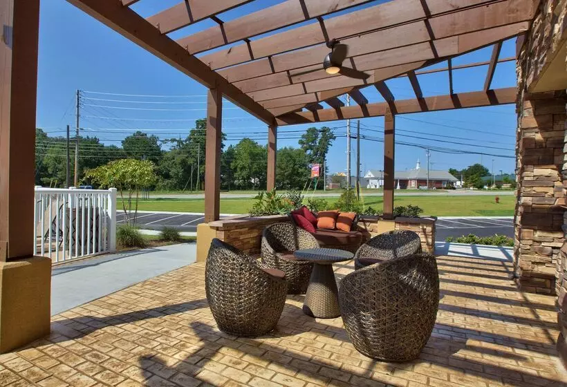 فندق Comfort Inn & Suites Dothan East