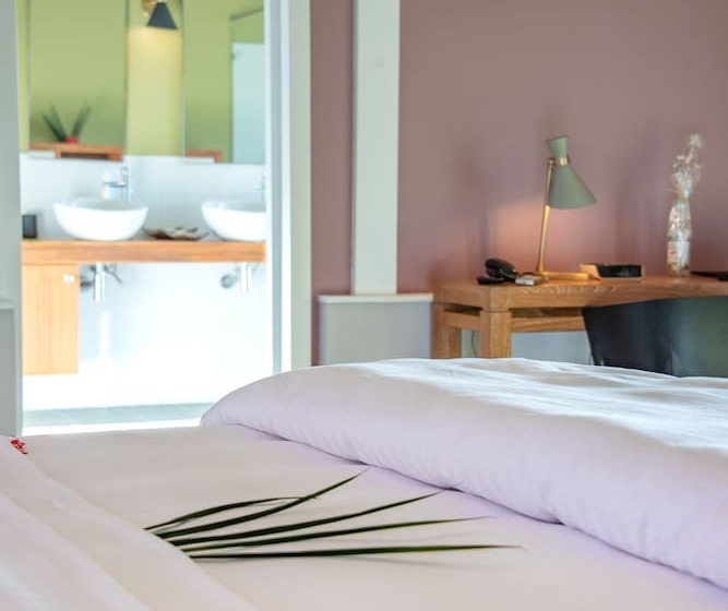 هتل Hôtel Plein Soleil