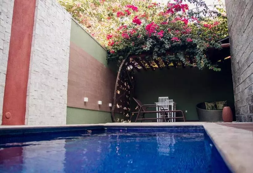 هتل Kanaloa Pousada