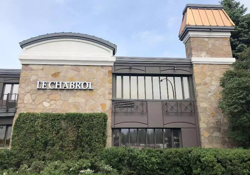 Le Chabrol Hotel & Suites